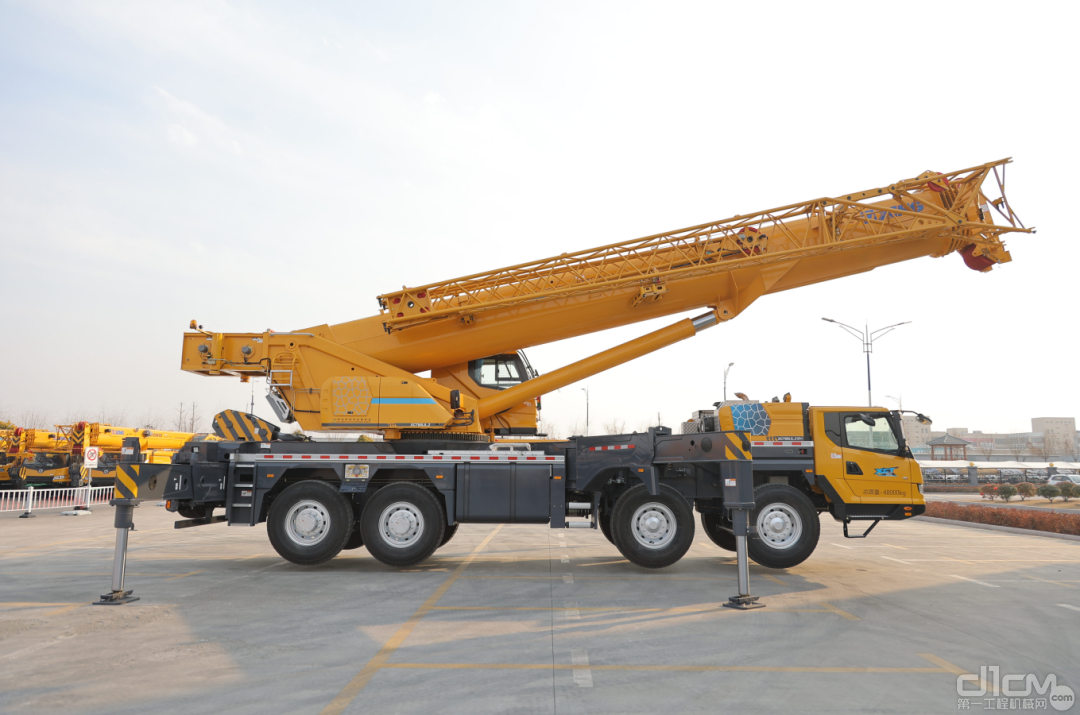 駕乘體驗天花板,徐工xct80l6_2起重機誰見誰哇塞!_行業(yè)資訊_第一工程